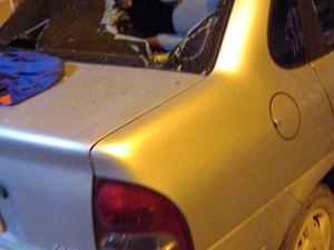 [Vídeo] Supostos integrantes de torcida organizada atacam carros na Levada