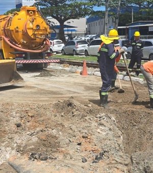 Infraestrutura executa obra emergencial na Rua Walter Ananias, na Pajuçara