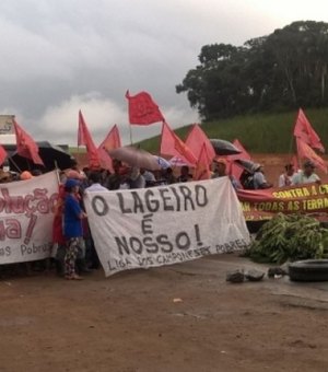 Integrantes da Liga dos Camponeses encerram protesto e liberam pista na BR-101