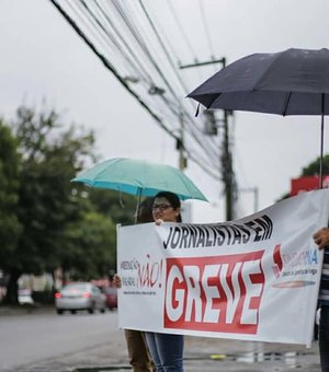 Jornalistas alagoanos fazem ato na Avenida Fernandes Lima no 7º dia de greve 