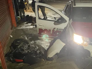 Dupla tenta fugir da polícia e acaba colidindo em viatura no bairro Cidade Universitária