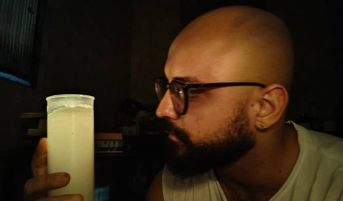 Ensaio aberto: jornalista Jamerson Soares une literatura e teatro em peça solo em Maceió