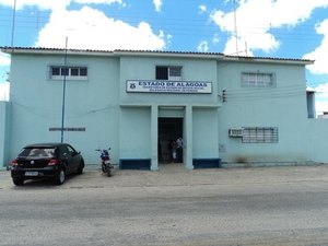 Jovem com mandado de prisão em aberto é preso em Penedo