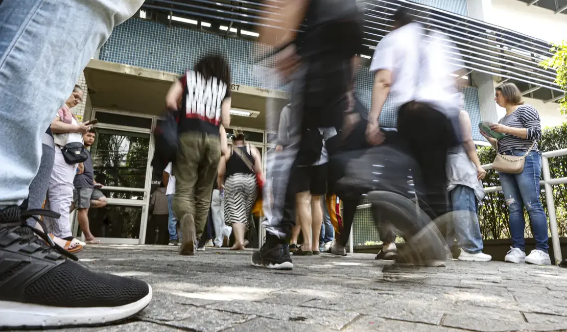 Enem 2025: 4,8 milhões participam do 1° dia de provas neste domingo