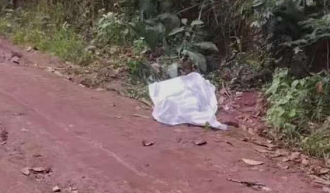 Homem é executado a tiros e corpo é encontrado às margens de estrada na zona rural de Palmeira dos Índios