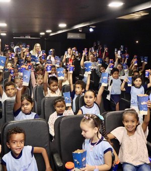Estudantes da rede municipal curtem cinema gratuito em Palmeira dos Índios