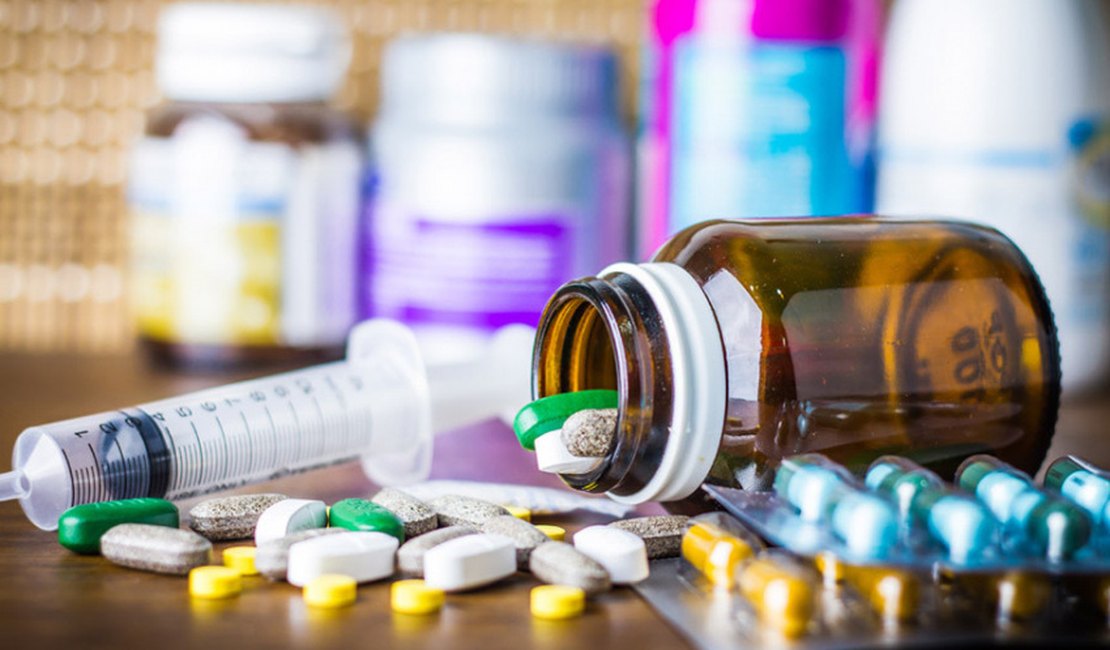 Descarte correto de medicamentos vencidos evita contaminação e doenças, alerta Alurb
