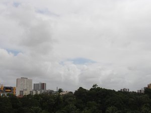 Previsão é de tempo parcialmente nublado durante o final de semana em Maceió