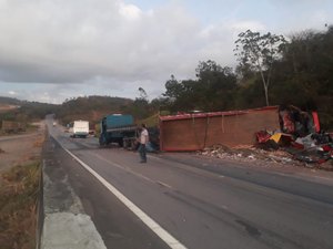 [Vídeo] Acidente em Teotônio Vilela envolve dois caminhões 