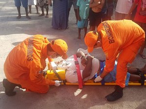 Motorista capota veículo e fica ferido na Avenida Durval de Góes Monteiro