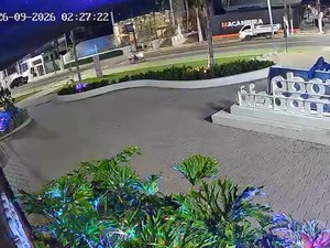 Coligação aciona Justiça após estruturas contra JHC serem espalhadas em Maceió