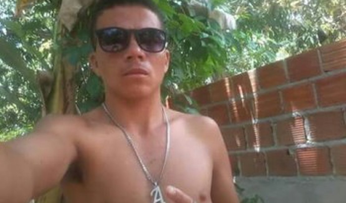 Homens encapuzados sequestram rapaz em Piaçabuçu