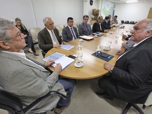 Relatório sobre sistema prisional de Alagoas é entregue ao governador