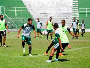 Coruripe enfrenta o Sergipe neste sábado e Joécio Barbosa relacionou 21 jogadores 