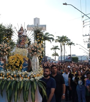 [Vídeo] Tradição e fé: Padroeira de Arapiraca chega ao município e atrai milhares de fiéis