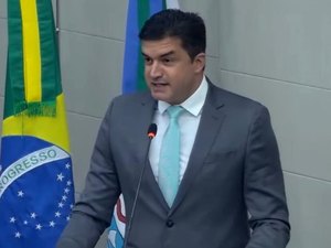 Em sessão tensa, mesa da câmara proclama rejeição das contas de Rui Palmeira