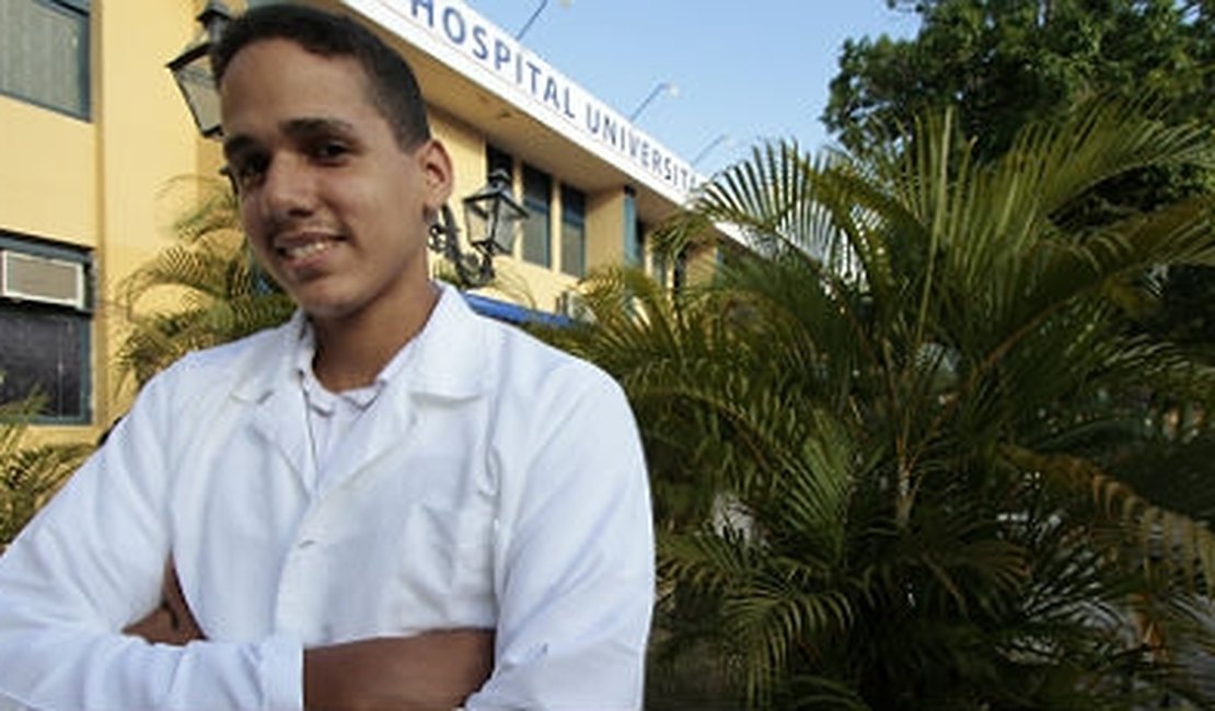 Menino pobre se torna médico em universidade de Pernambuco