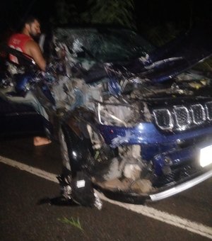 Colisão entre trator e carro deixa duas pessoas feridas em Maragogi