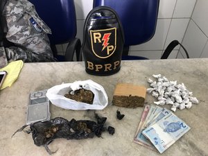 Dupla é presa suspeita de tráfico de drogas no Tabuleiro dos Martins
