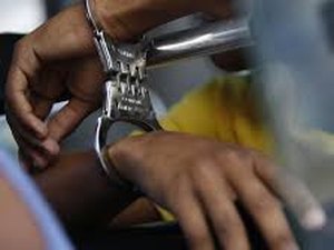 Uma mulher e três homens são presos com drogas em operações distintas em Maceió