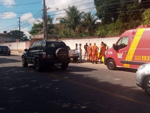 [Vídeo ] Colisão traseira envolvendo moto e carro é registrada no bairro Brasiliana