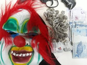 Trio é preso com maconha e simulacro de revólver em Capela