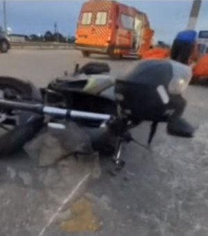 Motociclista fica ferido após colisão com ônibus escolar em Arapiraca