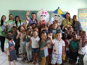 Prefeito Kil visita alunos e conscientiza sobre importância da vacinação contra poliomielite e sarampo