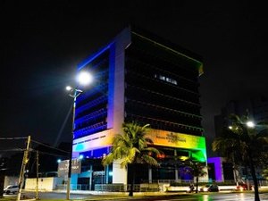 TRT ilumina sede com cores do arco-íris em alusão ao Dia do Orgulho LGBTQIA+