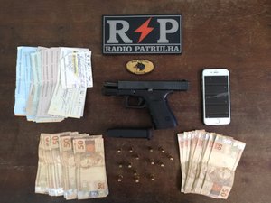 Homem quase atropela policiais em cumprimento de mandado do MP
