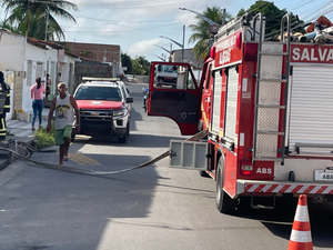 Criança morre carbonizada em incêndio dentro de casa em Delmiro Gouveia