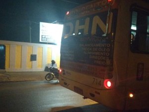 Criminosos se passam por passageiros e fazem arrastão em ônibus