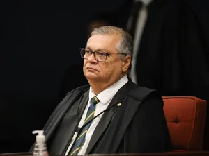 Flávio Dino abre apuração sobre emendas para produtora do filme de Bolsonaro
