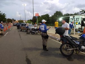 Operação retira três carros de circulação e recolhe habilitações em Arapiraca