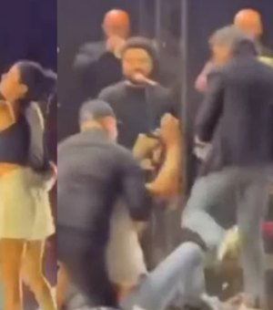 Roberta Miranda chuta homem que invadiu palco em show