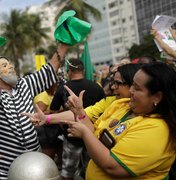 Ato no Rio tem pedidos de fechamento do STF e intervenção militar