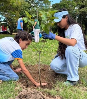 Dia da Árvore é celebrado em Maceió com plantio de 40 mudas nativas e frutíferas