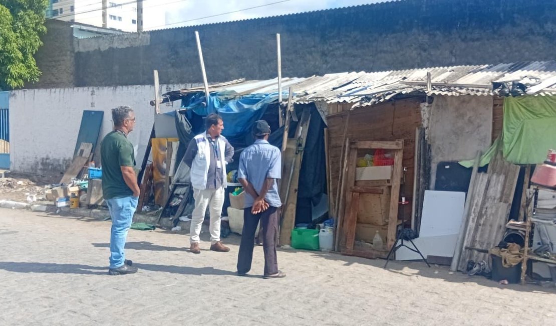 Barraco é removido pela prefeitura de Maceió que recolhe cerca de três toneladas de entulho do local