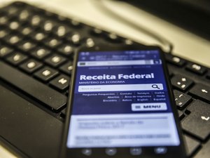 Receita paga hoje restituições de lote residual do IRPF de novembro