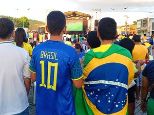 Torcida viçosense comemora vitória do Brasil na estreia da Copa do Mundo