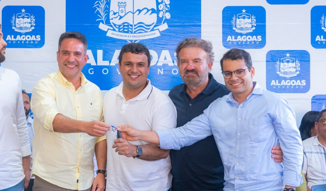 Em Girau, prefeito Bebeto Barros recebe nova ambulância do Samu ao lado de Paulo Dantas