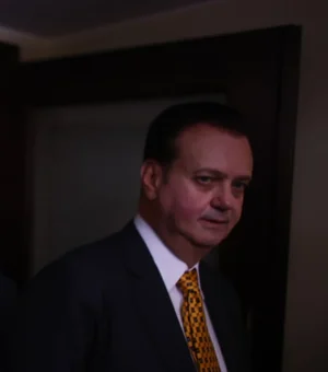 Caiado oficializa candidatura de olho em críticas a Flávio e Lula