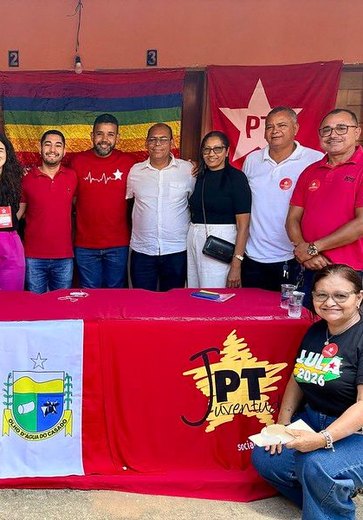 Teca Nelma reúne juventude no sertão para debater políticas públicas