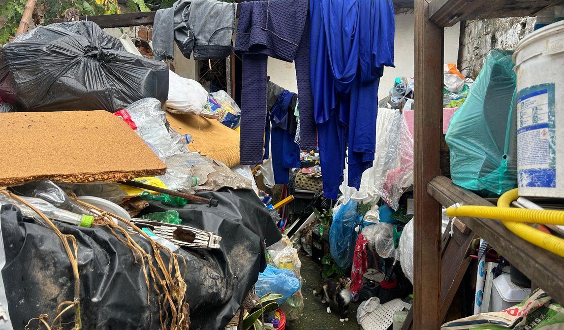 Operação em Maceió recolhe seis toneladas de entulhos em duas casas no São Jorge