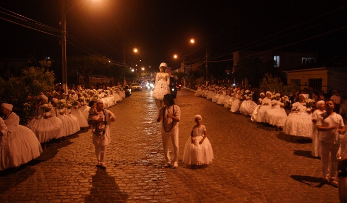 Lavagem das Escadarias do Rosário atraí milhares de pessoas
