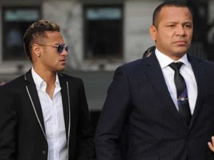 Pai de Neymar agradece fãs após fim da investigação de estupro