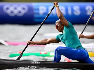 Isaquias Queiroz conquista medalha de prata na canoagem de velocidade das Olimpíadas de Paris