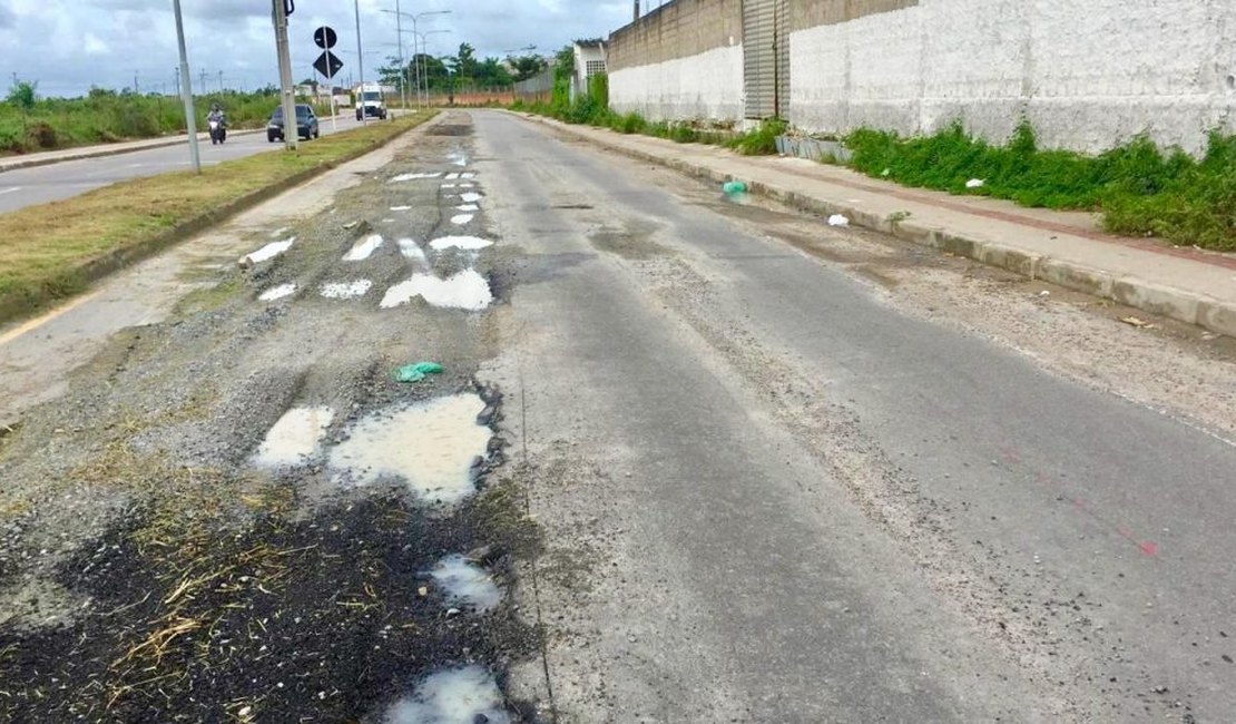 Prefeitura denuncia Casal ao MPE por ruas esburacadas após obras