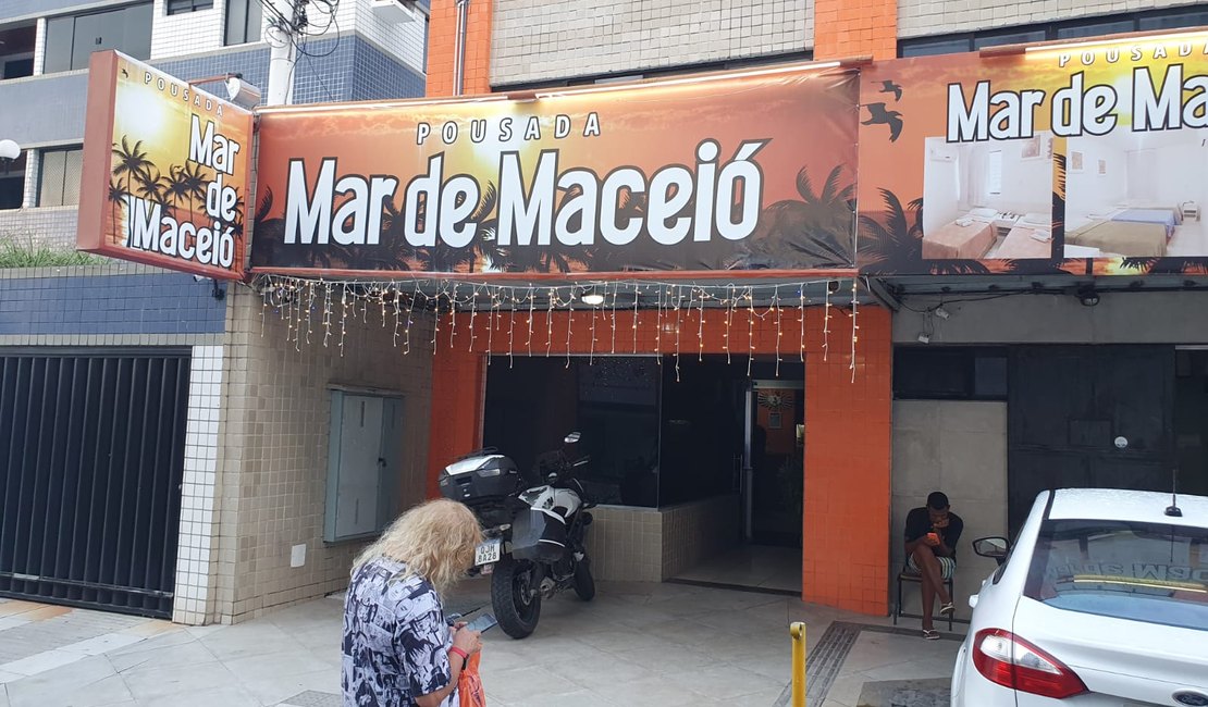 Pousada nega estadia a músicos mesmo após pagamento em Maceió