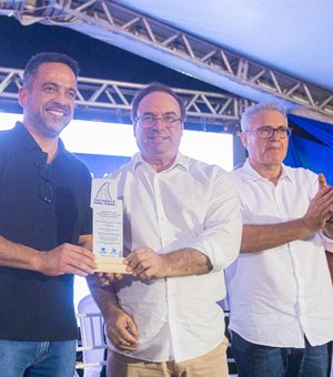 [Vídeo] Luciano Barbosa recebe Paulo Dantas e Renan Calheiros para entrega de mais de 25 ruas pavimentadas em Arapiraca